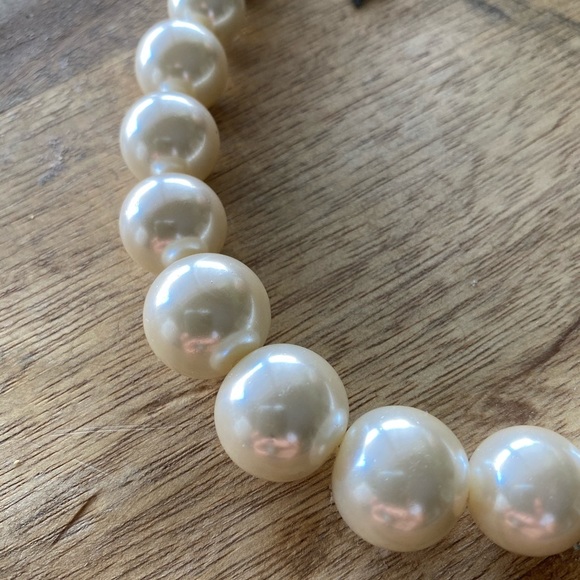 Faux Pearl Necklace - Picture 4 of 4